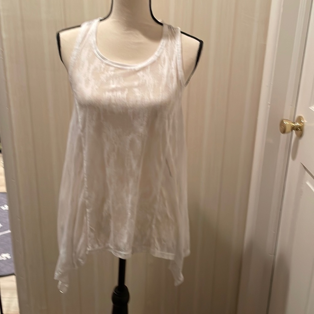 NWT Michael Kors Ikat burnout handkerchief hem seam top. White. Size small.